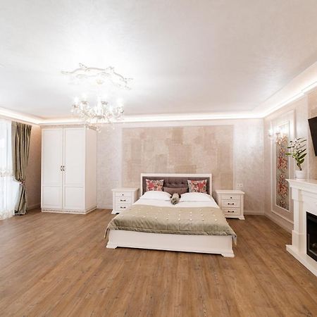 Vip Apartment On Duhnovicha Street .Free Parking. Użhorod Zewnętrze zdjęcie